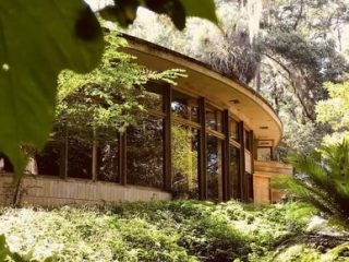 Visiting Frank Lloyd Wright’s Spring House in Tallahassee, his only residential project built in Florida, was a truly inspiring experience.

Walking through the house, I could personally experience how seamlessly architecture can become part of its natural surroundings. The craftsmanship is exceptional, especially the cedar balustrades and the harmony between functionality and design.

One of the most striking details is Wright’s iconic Cherokee Red floor, custom-made for the house. More than 65 years later, Spring House remains a timeless lesson in organic architecture. 

#architektur #koblenz #montabaur #innenarchitektur #franklloydwright