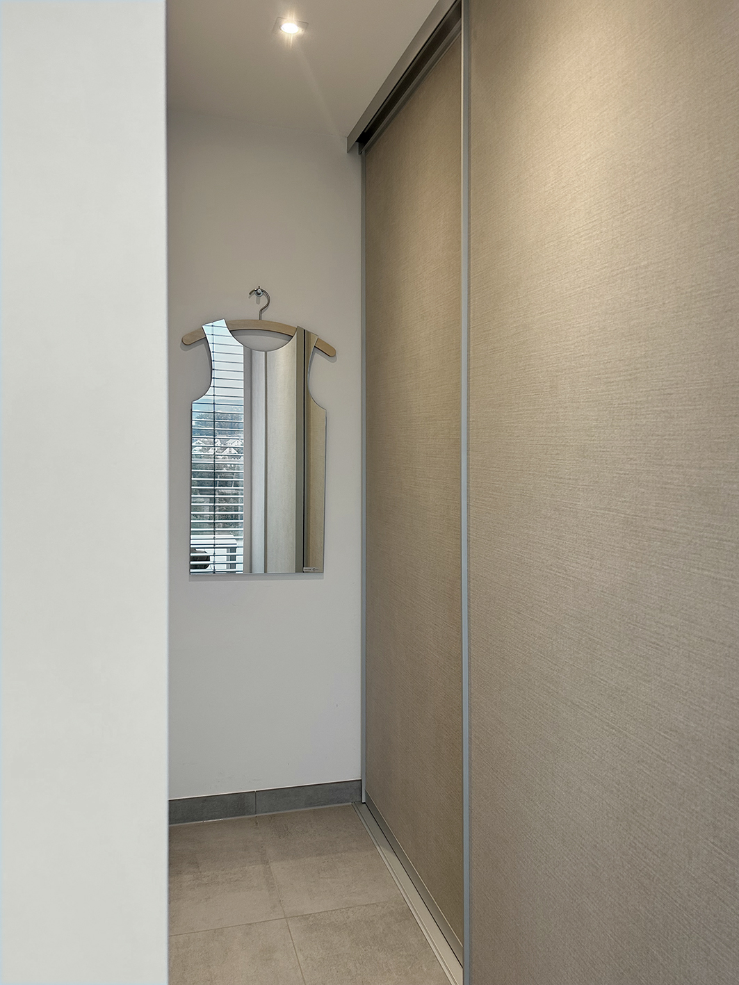 Deknudt Decora Spiegel im Ankleidezimmer. einfach Klasse!