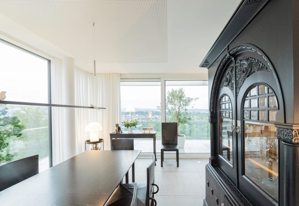 Modernes Design-Penthaus in Vallendar am Rhein – Mix aus Erbstücken und hochwertigen Poltrona Frau & Cassina Möbeln